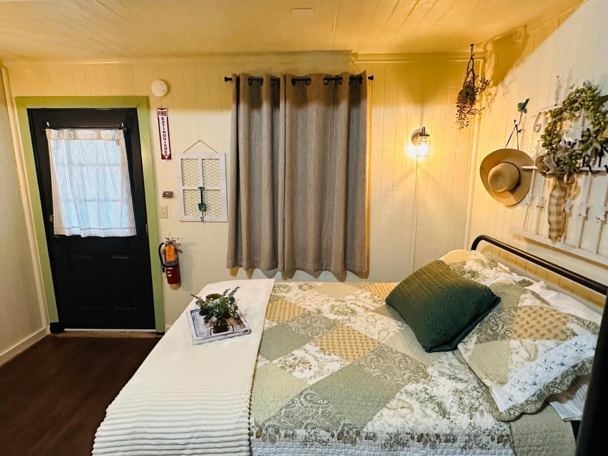 Acorn Hideaways Canton Unwind At Green Gables Suite For Up To 3 Экстерьер фото