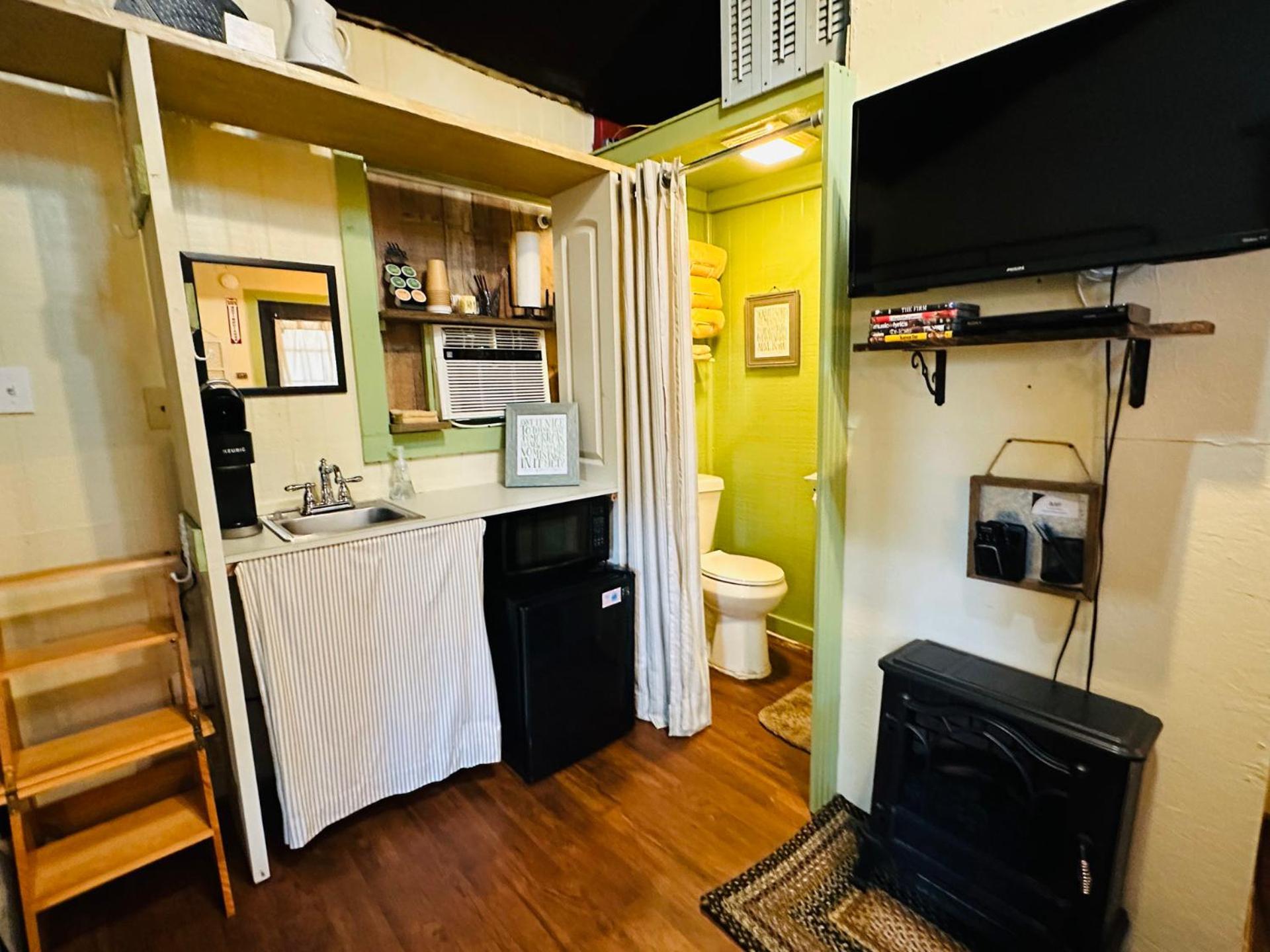 Acorn Hideaways Canton Unwind At Green Gables Suite For Up To 3 Экстерьер фото